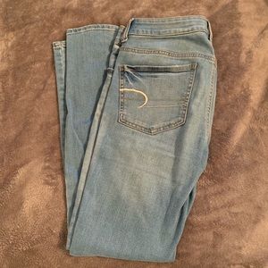 Light wash AE Jeans